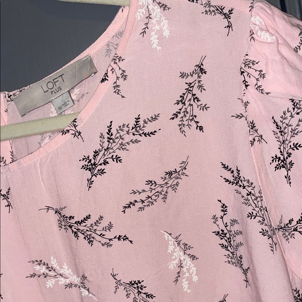 LOFT Light Pink Floral Short Sleeve Top - Picture 6 of 6